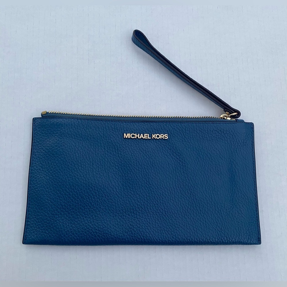 Michael Kors Blue Pebbled Leather Logo Wallet with Gold Hardware💙✨💙✨